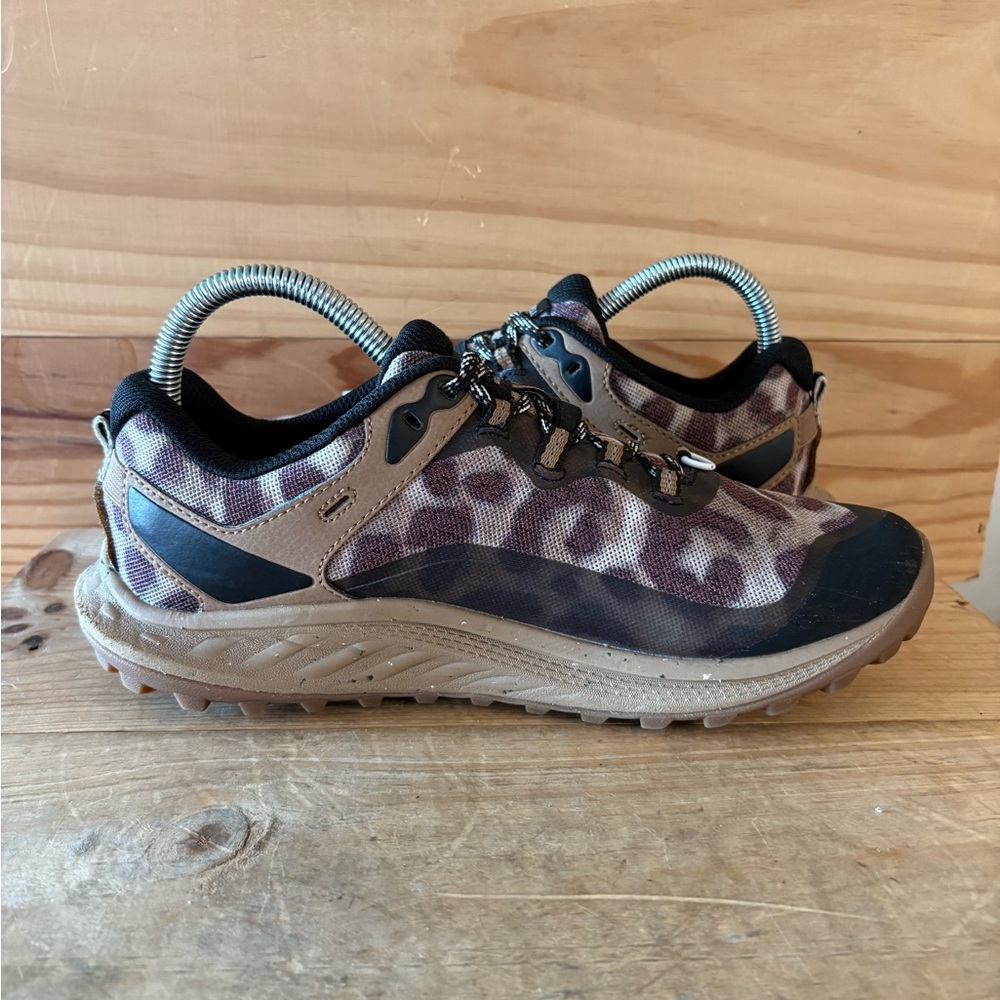 Merrell Womens Antora 3 Trail Running Shoe Size 7 Tan Brown Leopard‎ Sneaker EUC - Picture 8 of 14